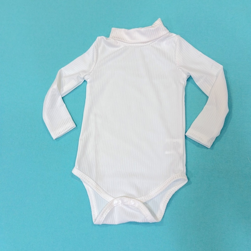 NWOT Brand new Never worn LOT OF 5 size 9-12 month layering turtleneck onesies